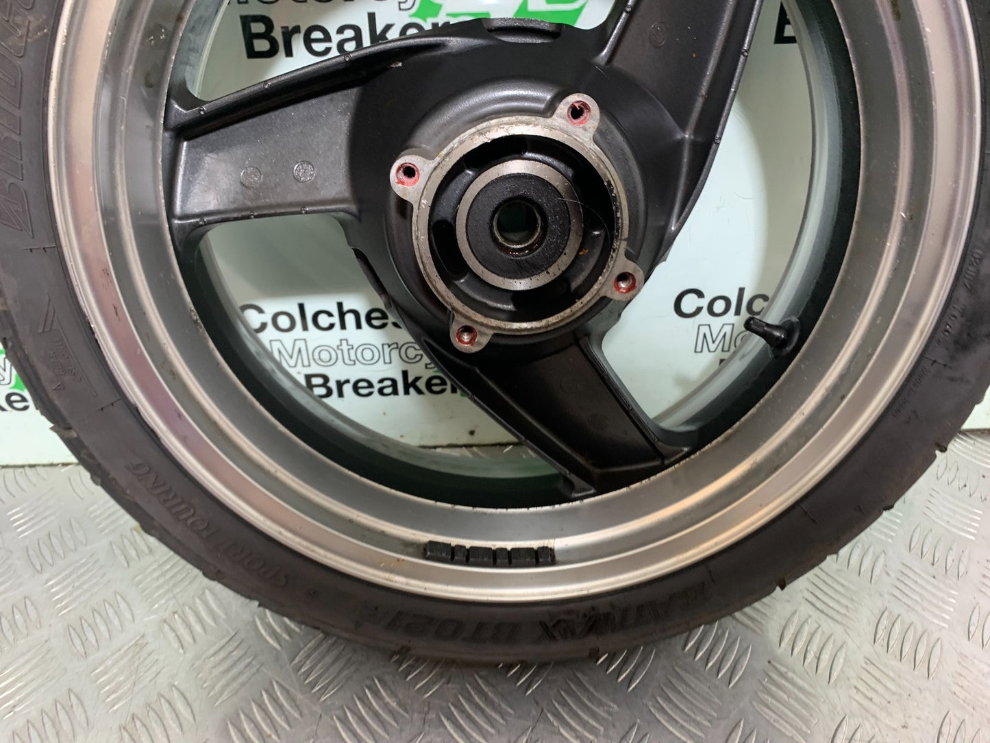 KAWASAKI ZZR1100 D REAR WHEEL  YEAR 1993-2001 (CMB1189)
