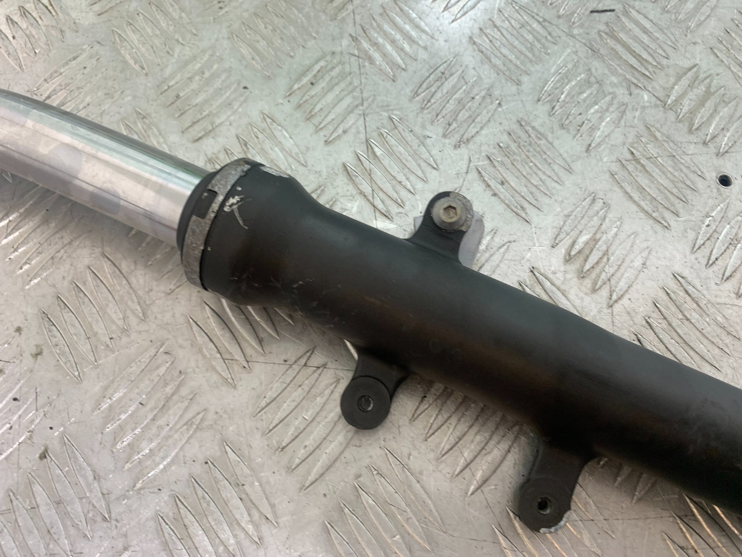 KAWASAKI Z125 Z 125 1X RIGHT FORK (BENT)   YEAR  2018-2023 (CMB1167)