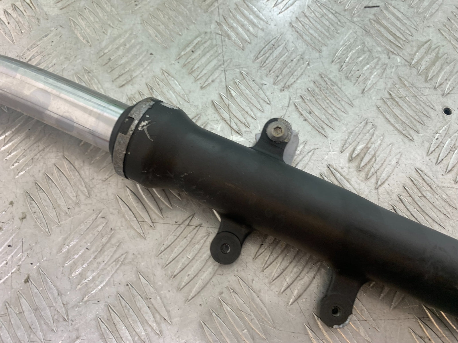 KAWASAKI Z125 Z 125 1X RIGHT FORK (BENT)   YEAR  2018-2023 (CMB1167)