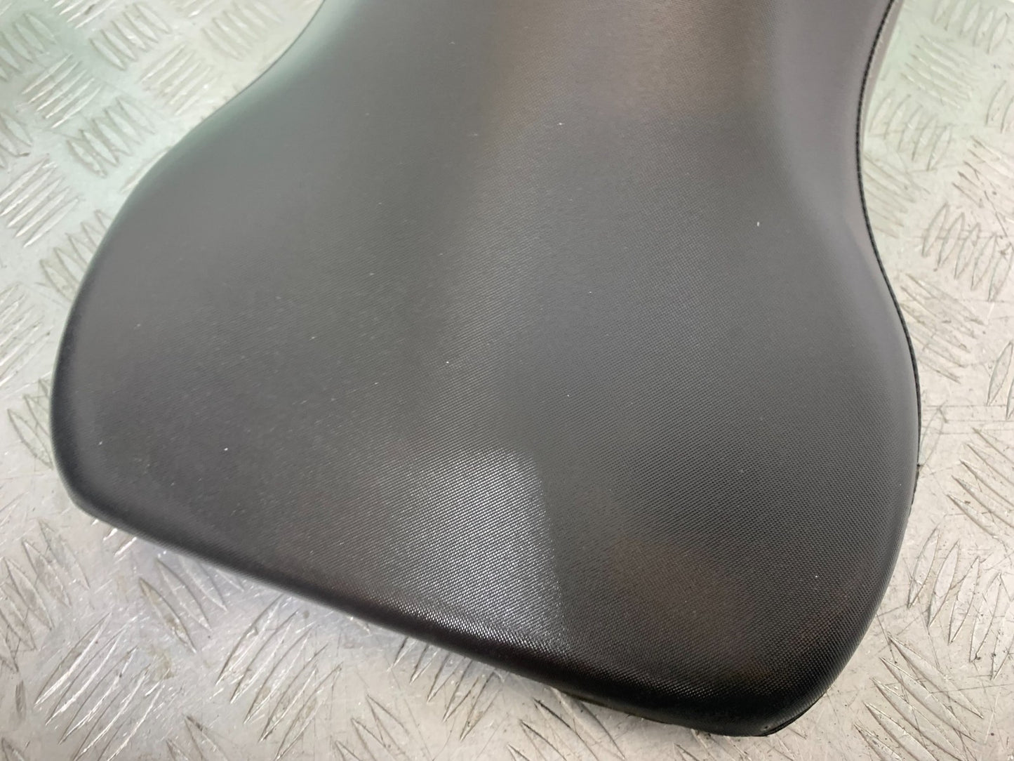 HONDA CBF600 CBF 600 FRONT SEAT   YEAR 2004-07  (CMB1305)