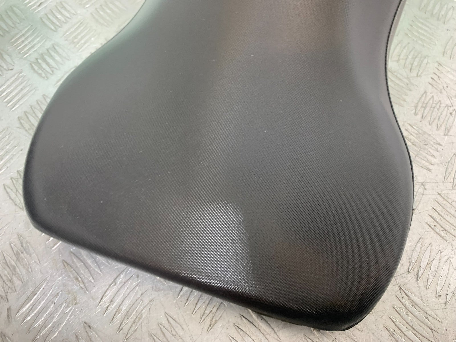 HONDA CBF600 CBF 600 FRONT SEAT   YEAR 2004-07  (CMB1305)