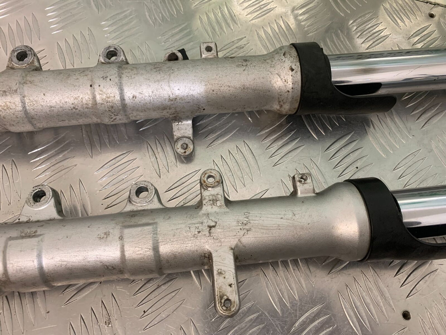 YAMAHA FZ6 FAZER FORKS   YEAR 2004-2007  (STOCK 955)