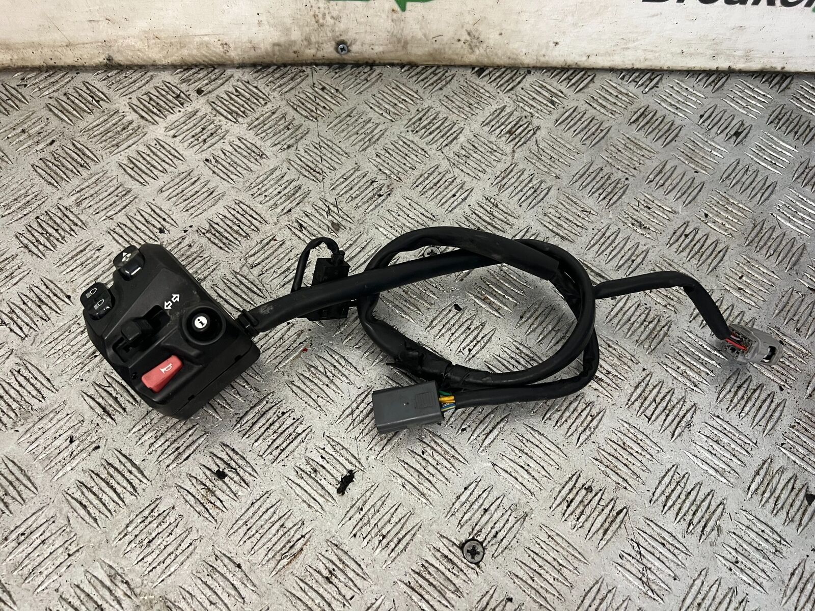 TRIUMPH TIGER 1200 EXPLORER LEFT SWITCH GEAR   YEAR  2012-2015 (STOCK 901)