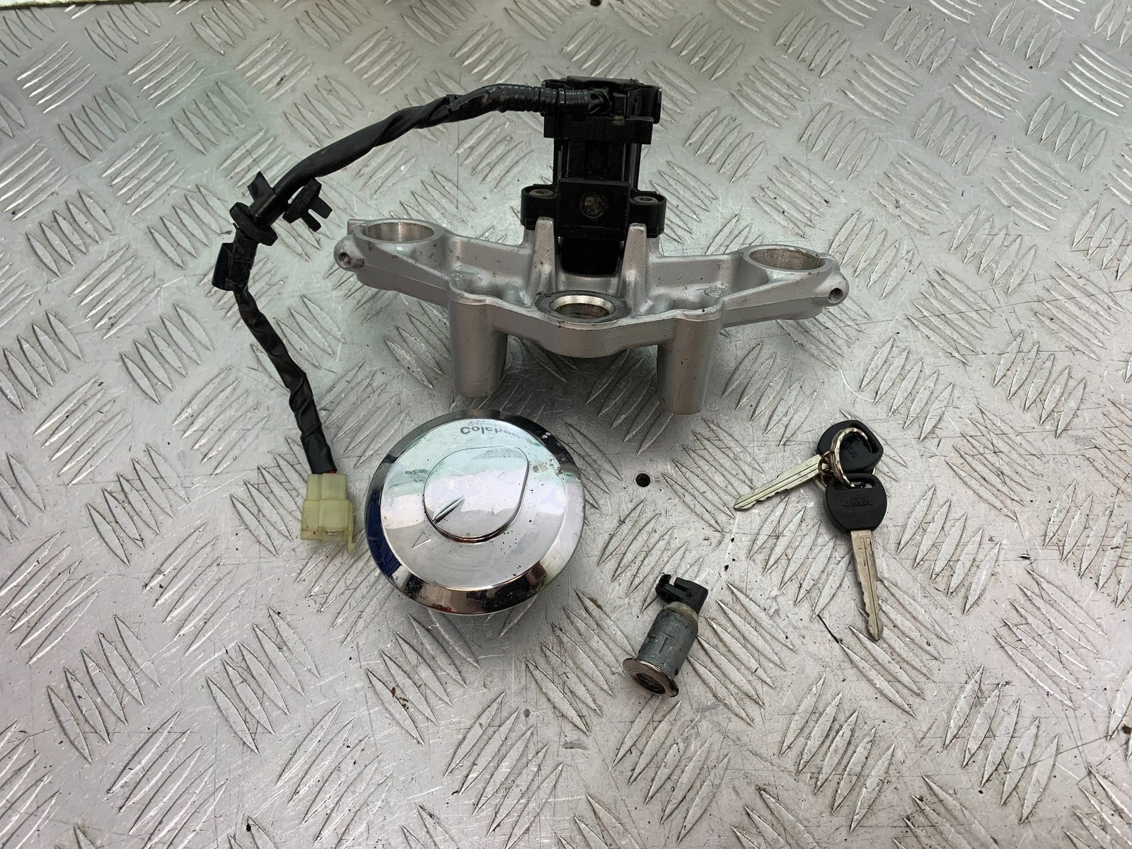 HONDA XL125 VARADERO LOCKS AND KEYS  YEAR 2001-2006  (CMB1304)
