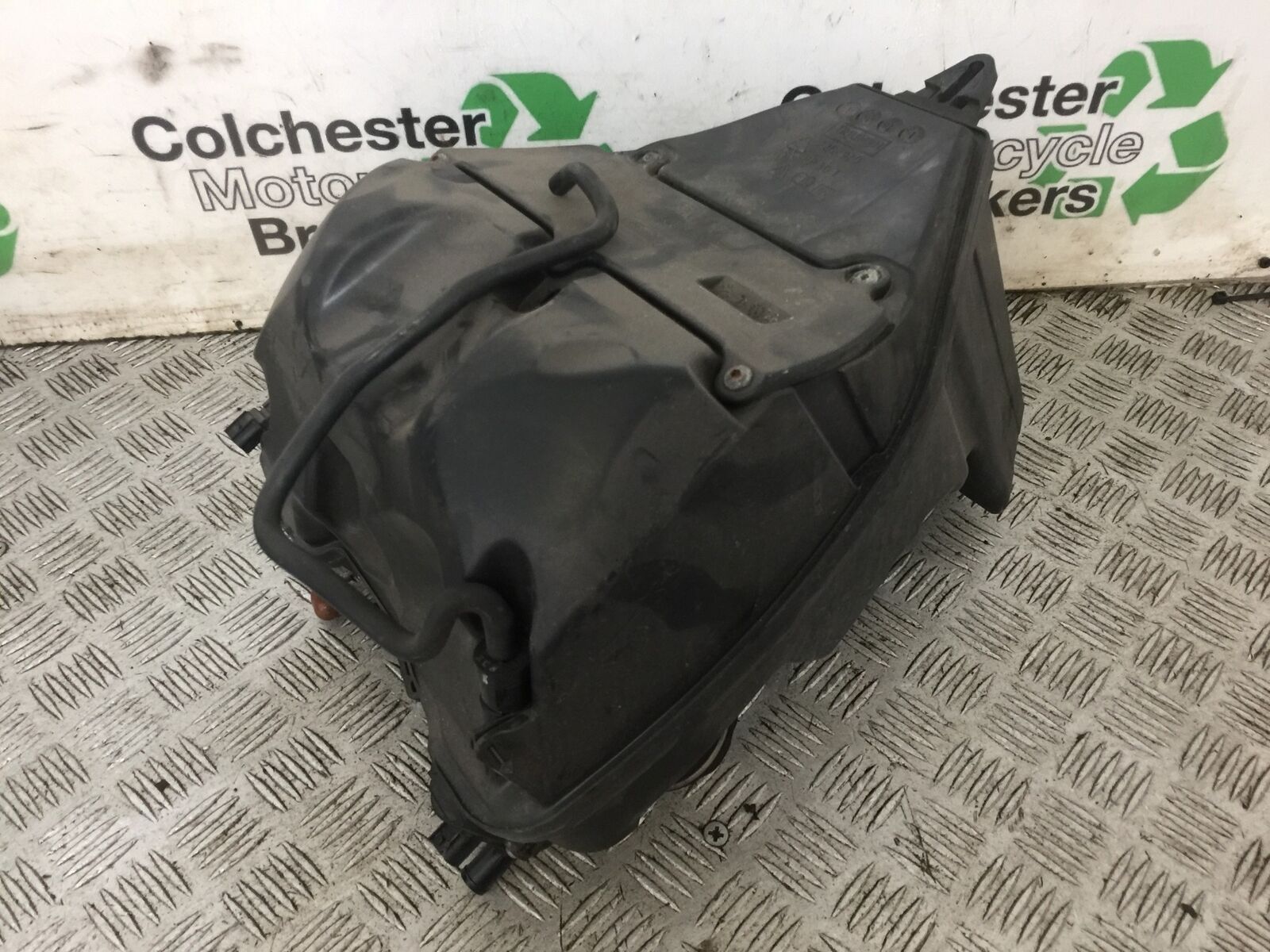 TRIUMPH TROPHY 1215 SE AIRBOX   2012-2017 (STOCK 740)
