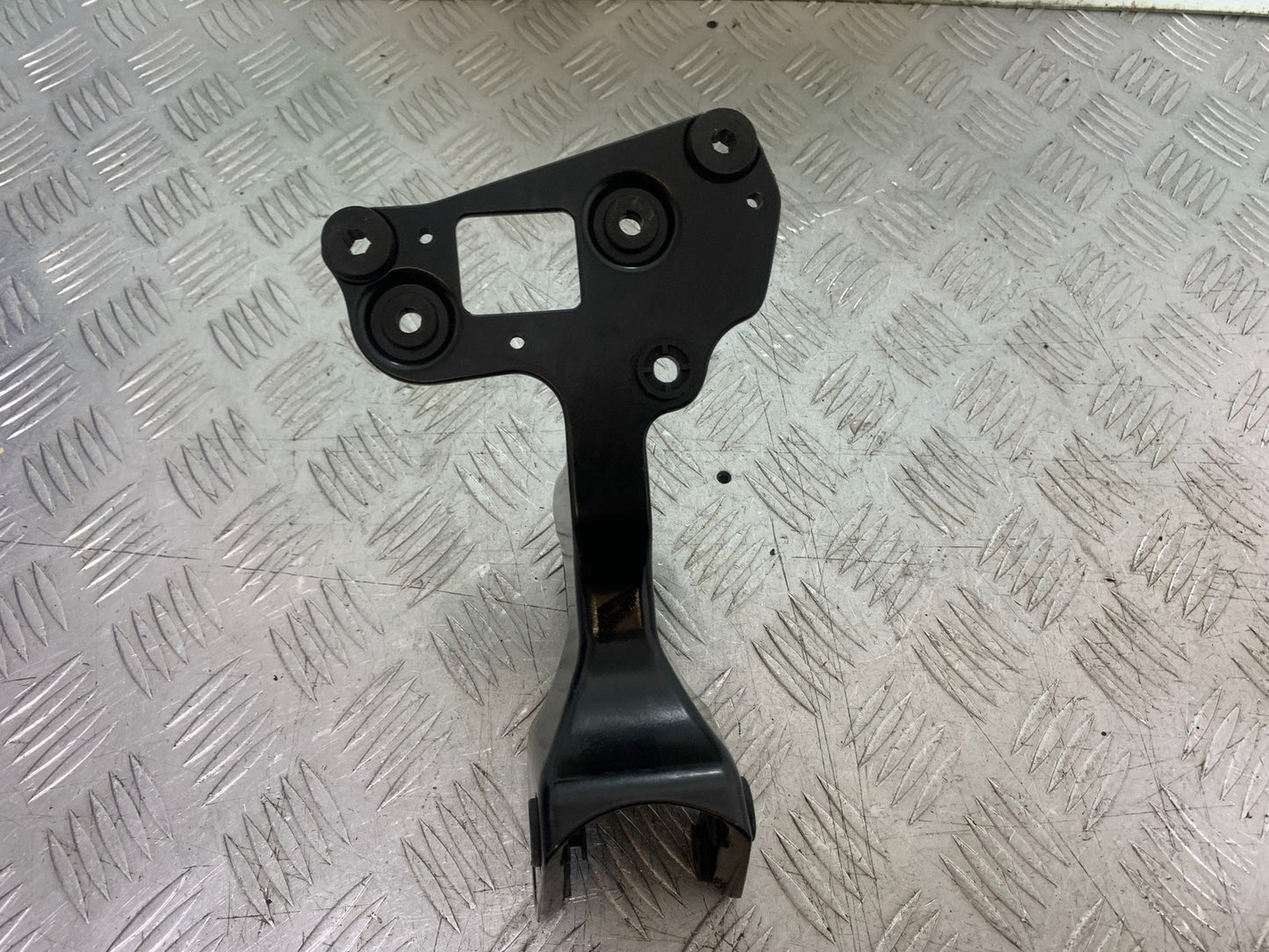 TRIUMPH 1050 SPEED TRIPLE HEADLIGHT BRACKET  YEAR 2005-2007 (CMB1322)