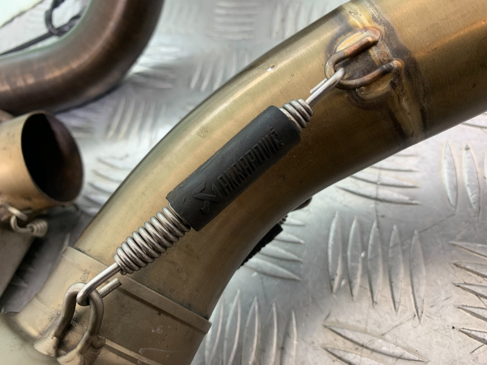 KTM 690 DUKE R LC4 AKRAPOVIC FULL EXHAUST SYSTEM YEAR 2012-2015  (CMB1180)