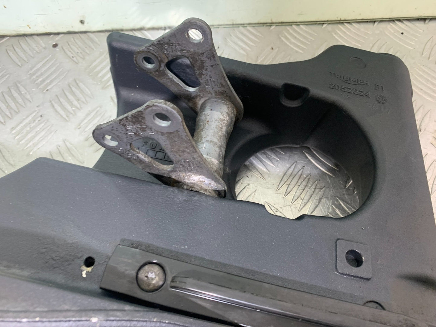 TRIUMPH 1050 SPRINT GT SWINGARM  YEAR 2010-2016 (CMB1250)