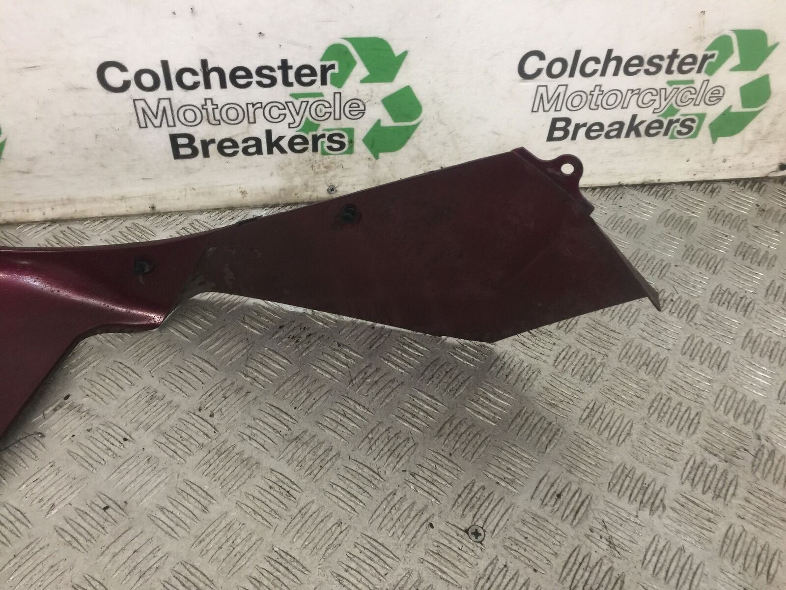 HONDA CBR1100 BLACKBIRD FAIRING V-PIECE  YEAR 1996-1998 (STOCK 862)