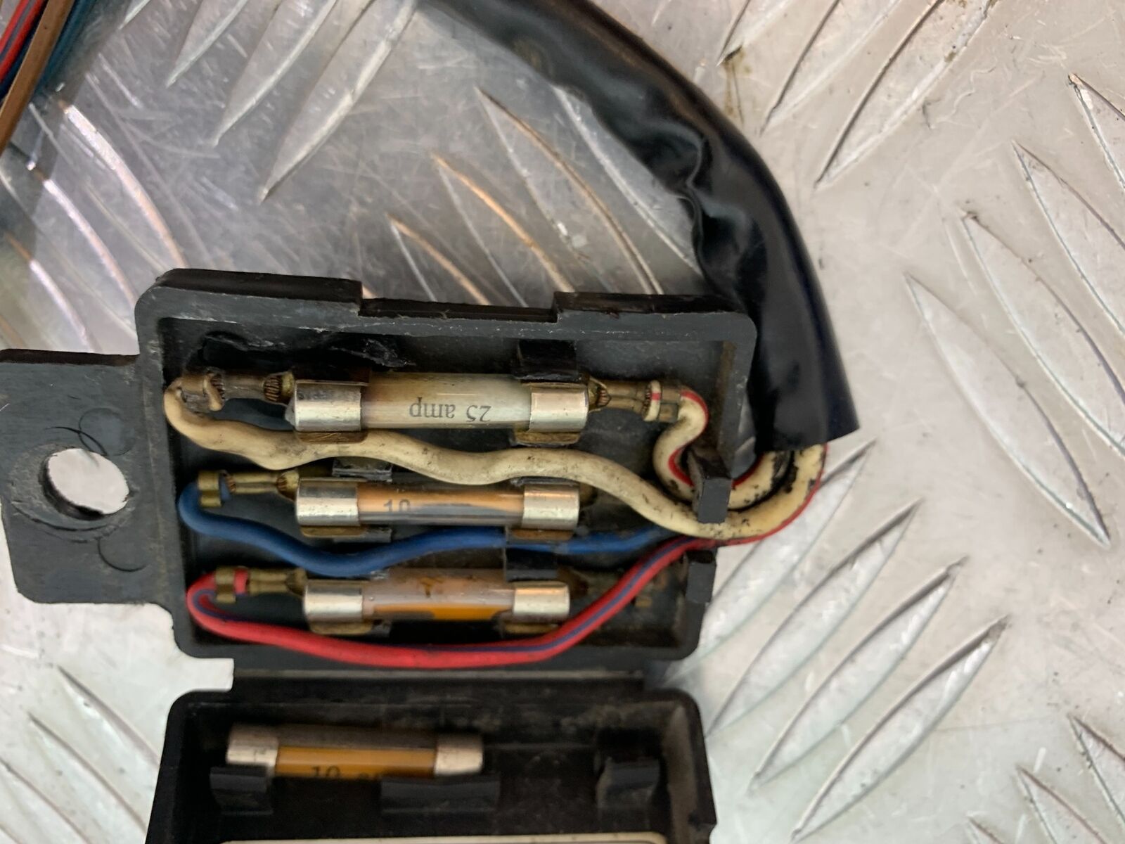 KAWASAKI Z650 KZ650 FUSE BOX YEAR 1979-1980 (CMB1023)