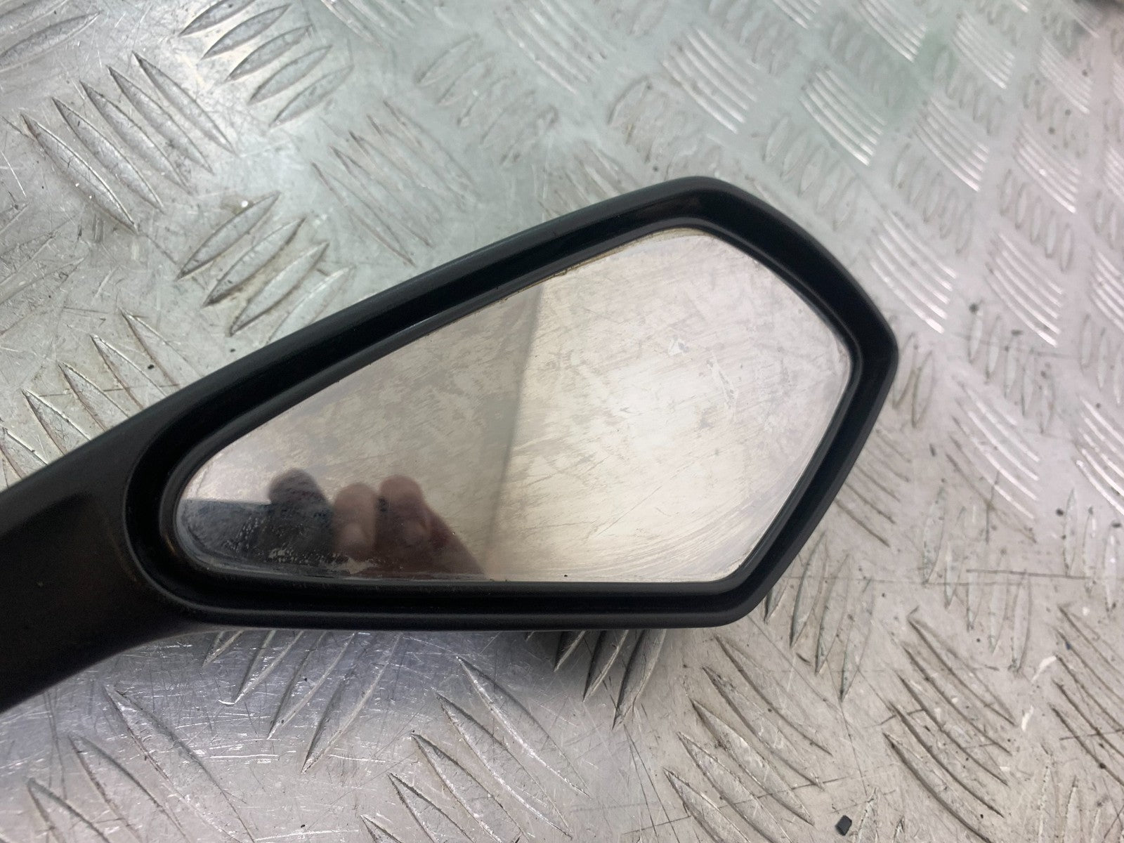 TRIUMPH 675 STREET TRIPLE RIGHT MIRROR  2013-2016 (CMB1186)