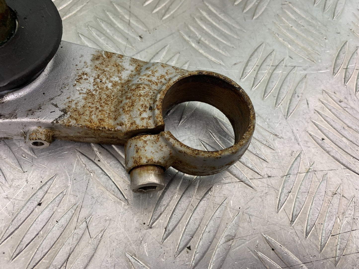 TRIUMPH 955i SPRINT ST BOTTOM YOKE  YEAR 1999-04 (CMB1230)