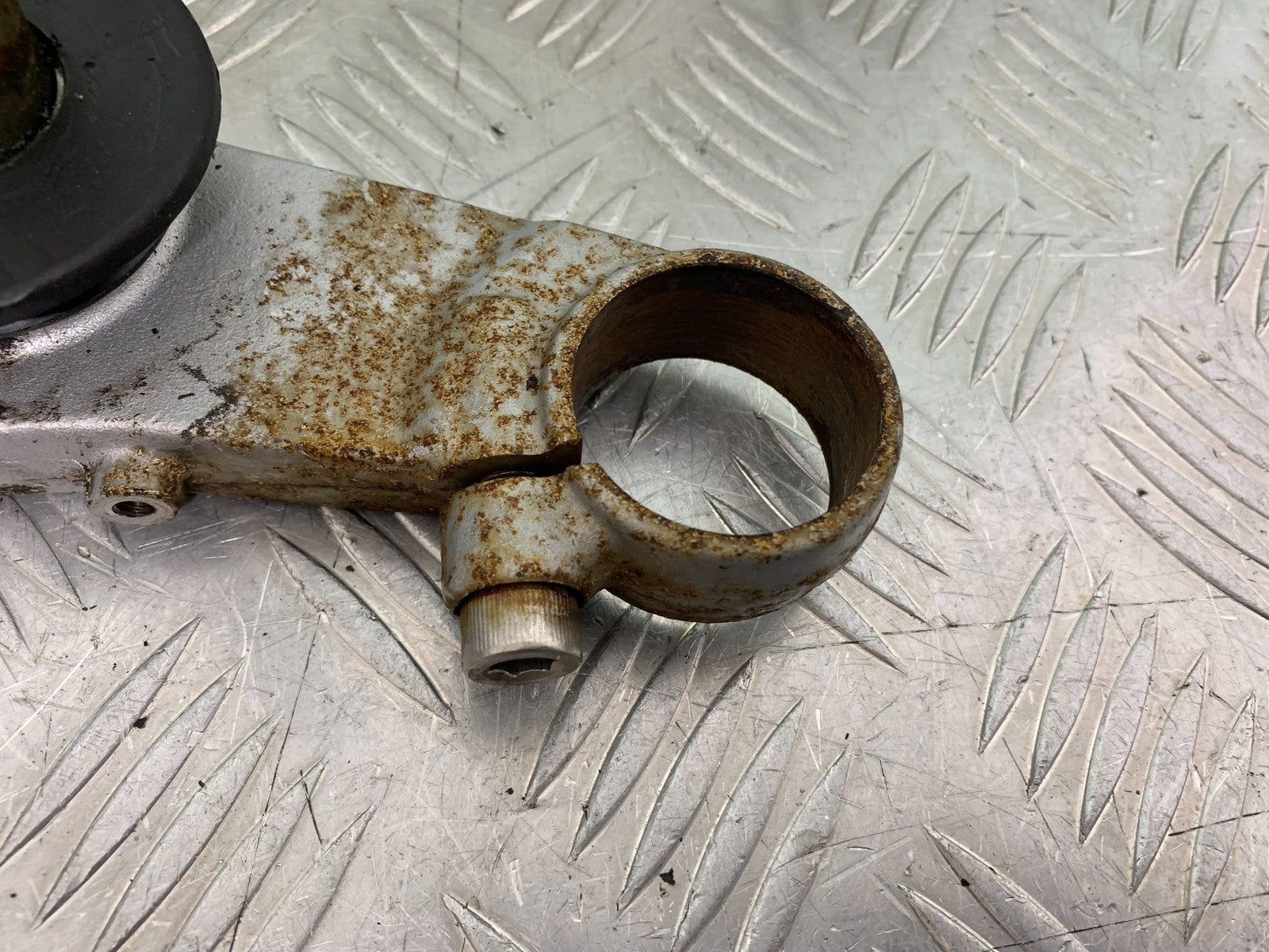TRIUMPH 955i SPRINT ST BOTTOM YOKE  YEAR 1999-04 (CMB1230)