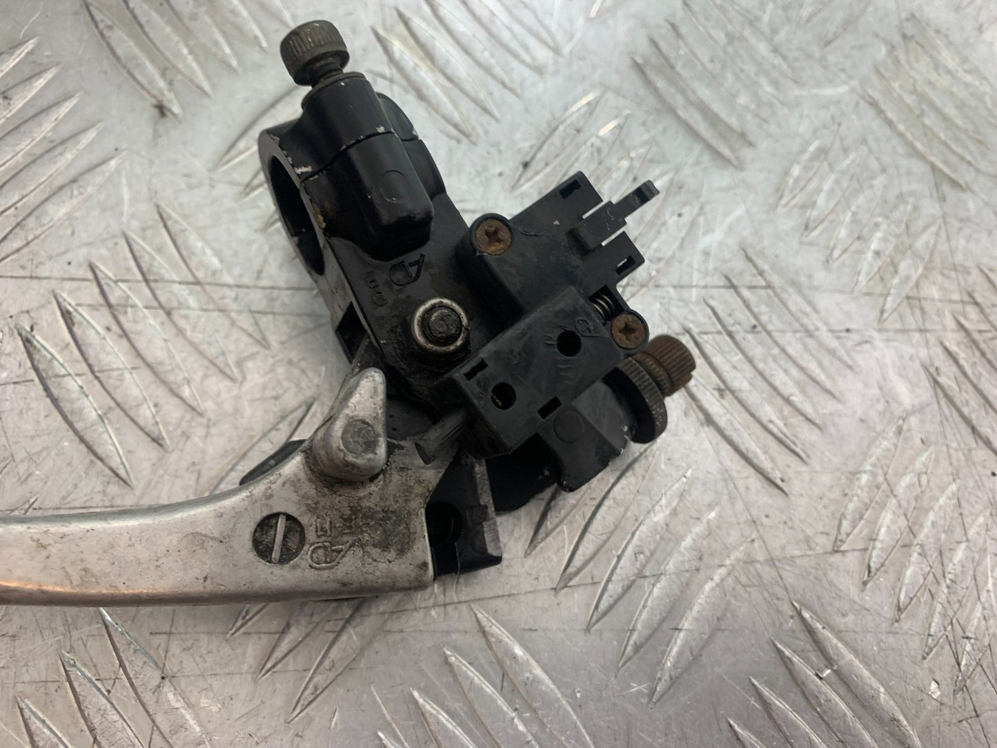KAWASAKI Z750 Z 750 CLUTCH LEVER AND BRACKET   YEAR 2004-2006  (CMB1234)