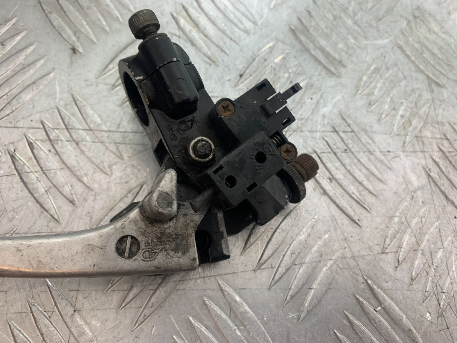 KAWASAKI Z750 Z 750 CLUTCH LEVER AND BRACKET   YEAR 2004-2006  (CMB1234)