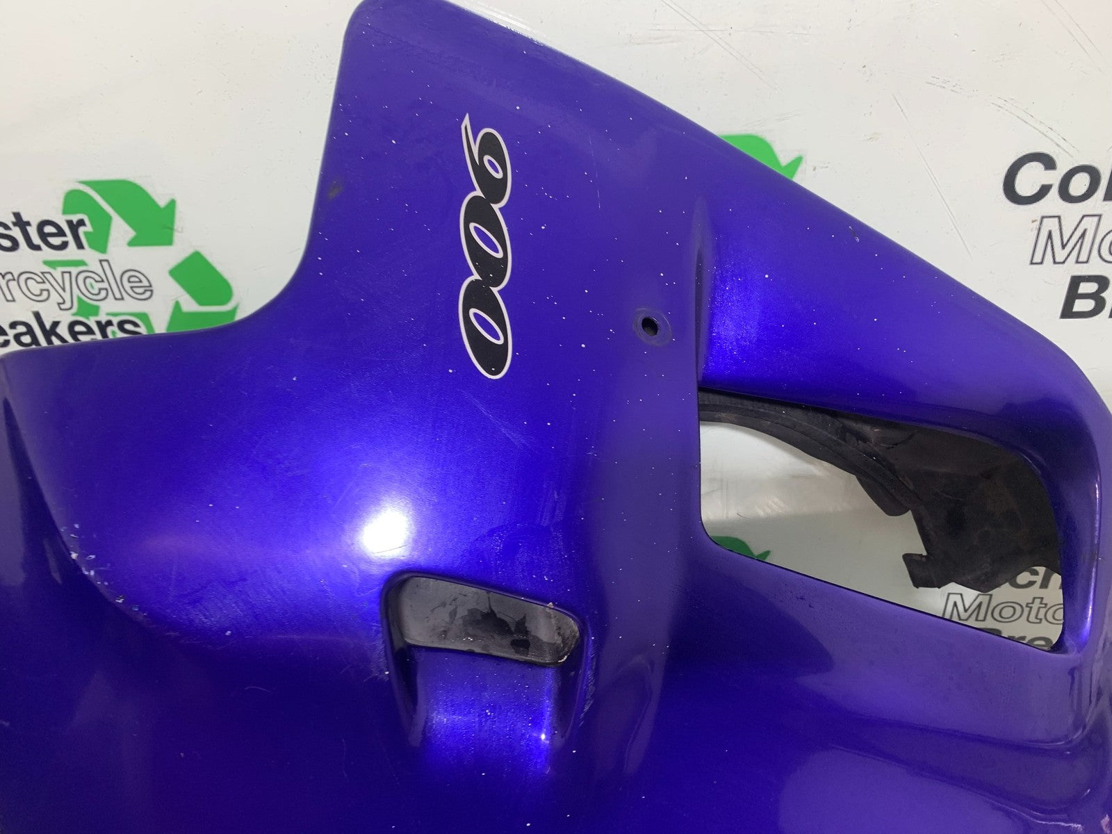 TRIUMPH TROPHY 900 RIGHT FAIRING PANEL    YEAR 1991-95 (CMB1251)