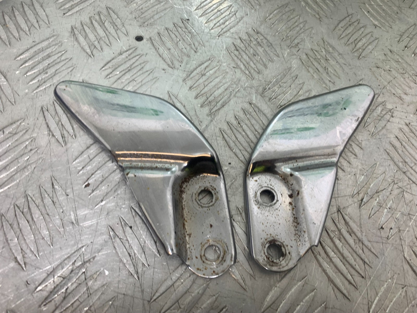SUZUKI GSX750 INAZUMA HEEL PLATES YEAR 1998-2003 (CMB1308)
