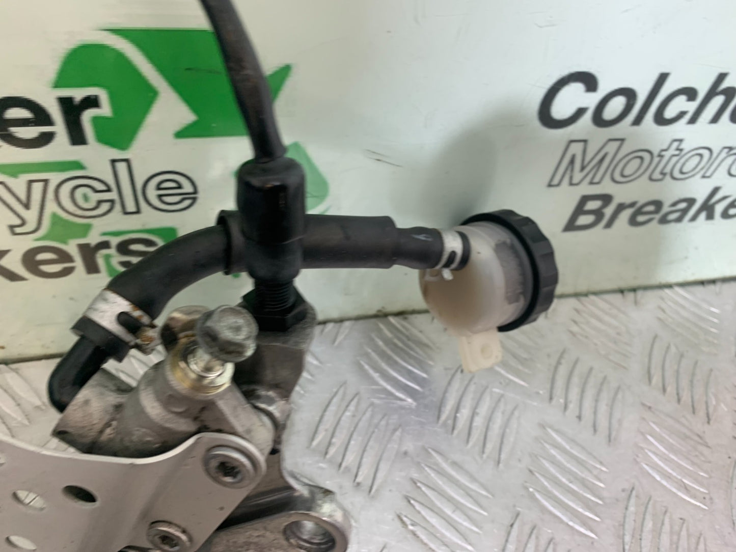 KAWASAKI ZX9R ZX9 R FRONT RIGHT HANGER YEAR 1998-1999 (CMB1329)