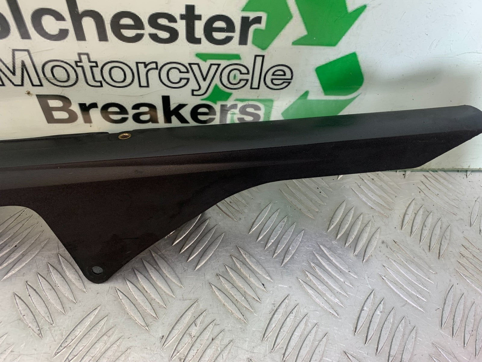 TRIUMPH SPEED TRIPLE R 1050 CHAIN GUARD   2009 (CMB1183)