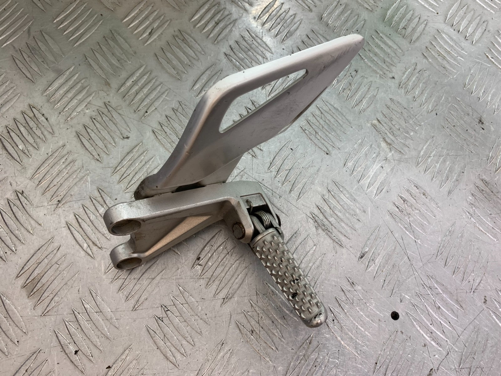 HONDA CBR1000 RR FRONT LEFT HANGER  YEAR 2008-2011 (CMB1330)