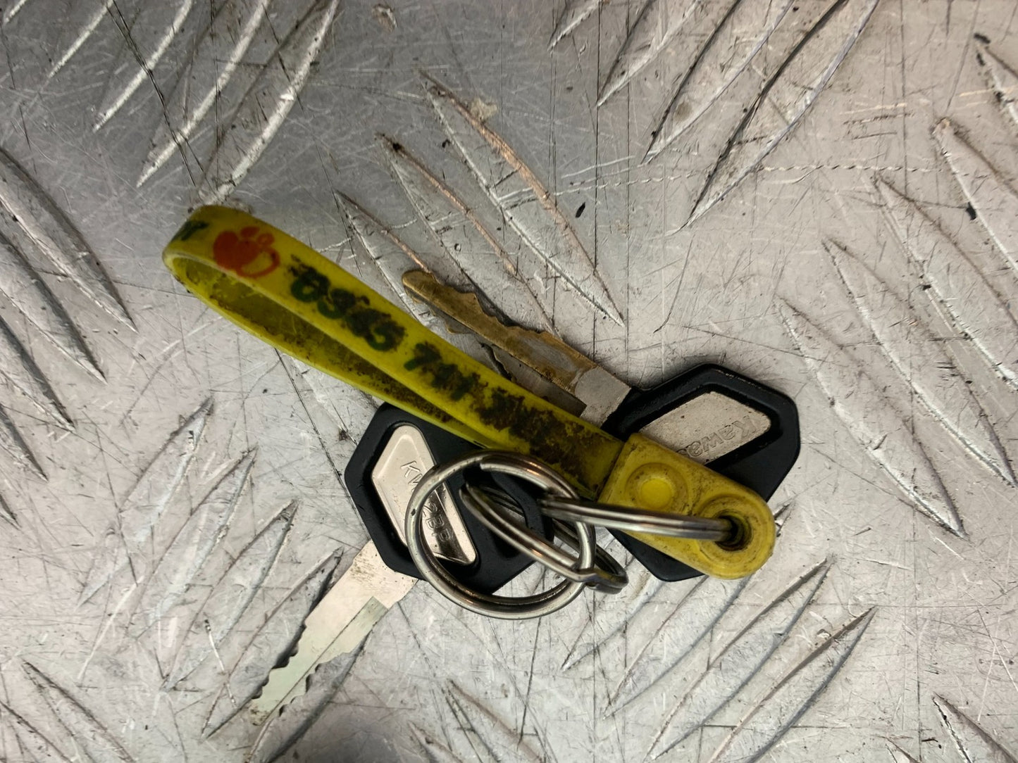 KAWASAKI ZZR1100 D LOCKS AND KEYS  YEAR 1993-2001 (CMB1289)
