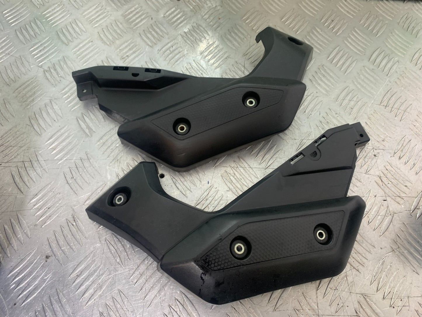 YAMAHA XJ6 XJ6-S LEFT AND RIGHT SIDE INFILLS   YEAR 2009-2015  (CMB1212)