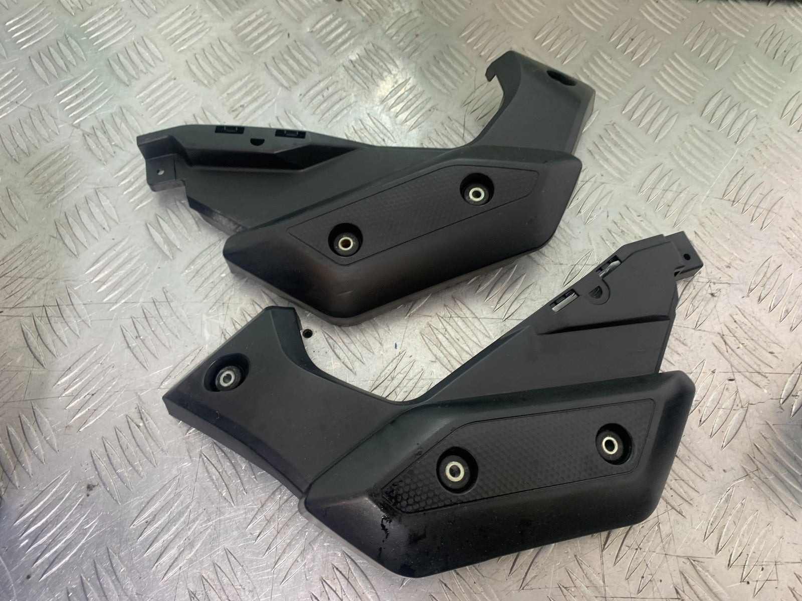 YAMAHA XJ6 XJ6-S LEFT AND RIGHT SIDE INFILLS   YEAR 2009-2015  (CMB1212)