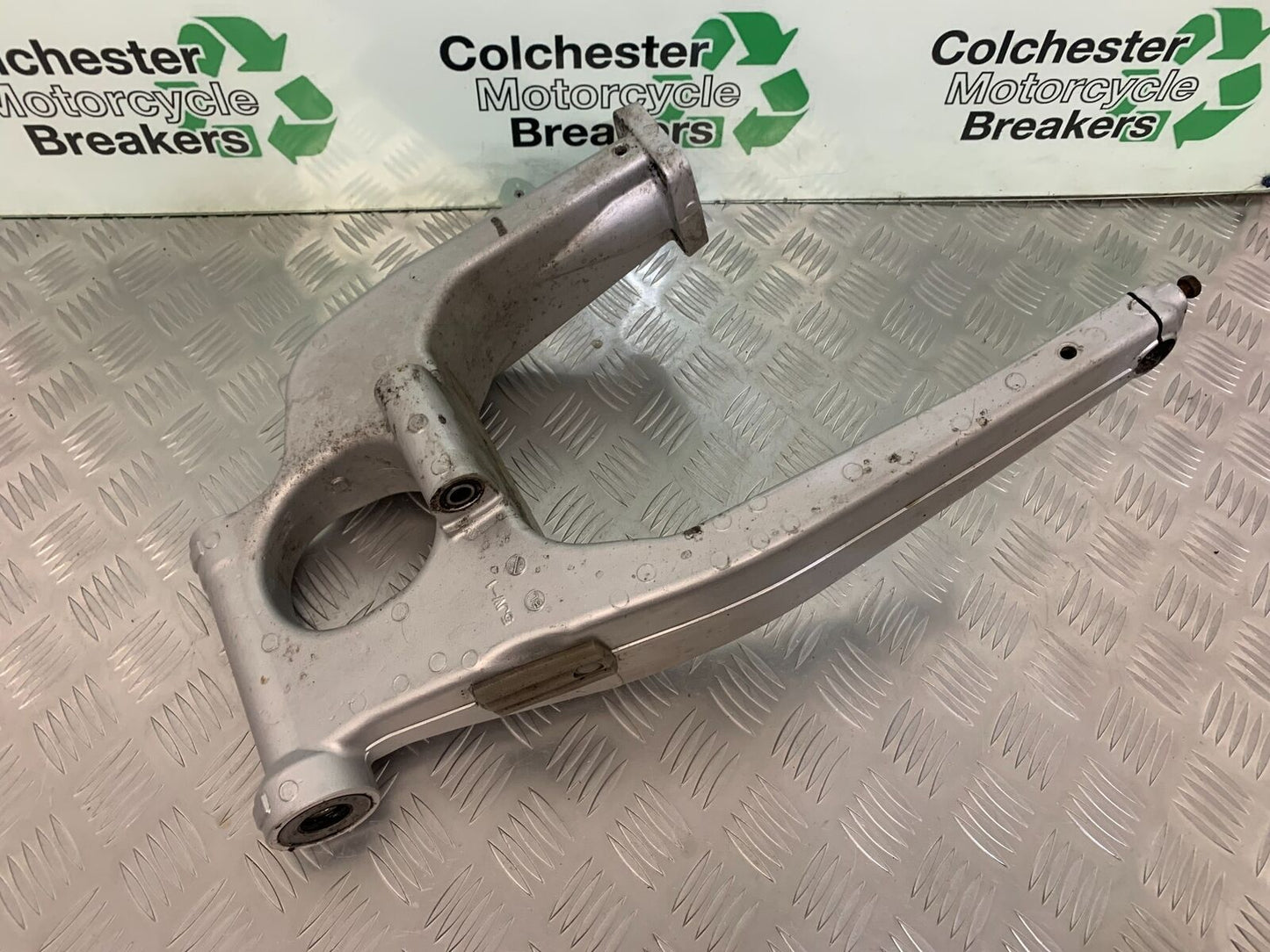YAMAHA FJR1300 FJR 1300 SWINGARM  YEAR 2001-05 (STOCK 946)