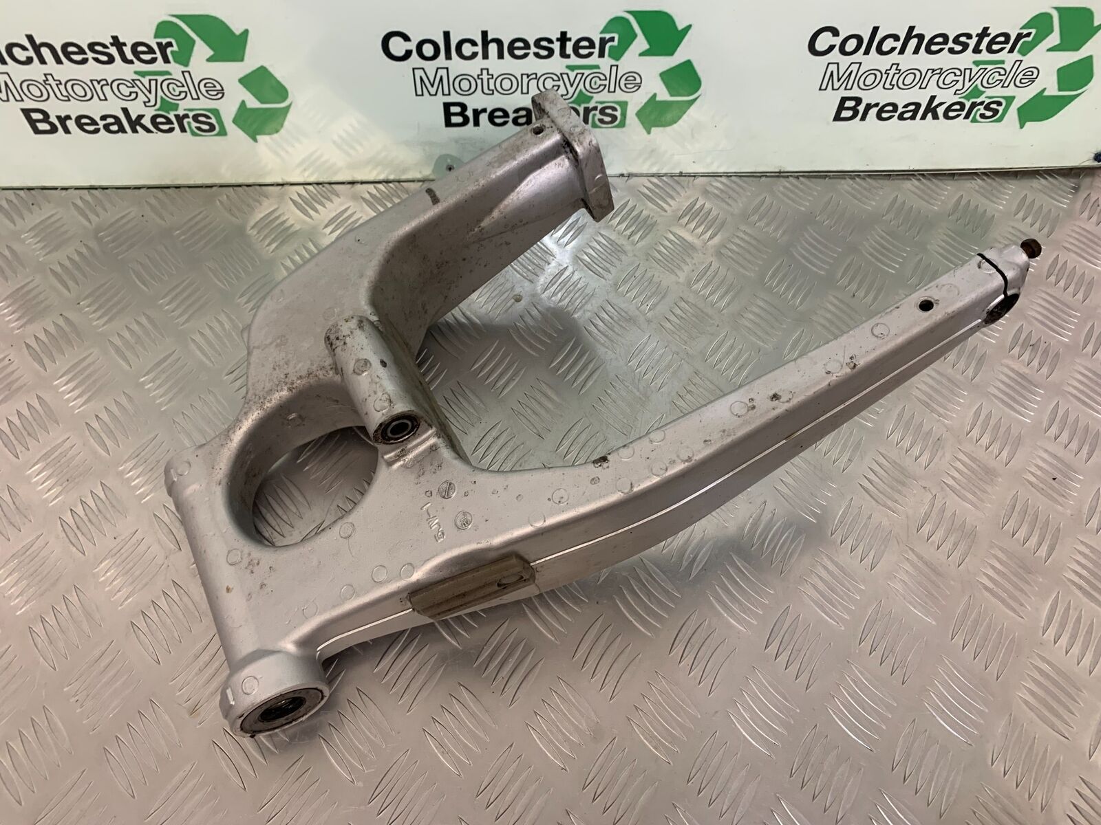 YAMAHA FJR1300 FJR 1300 SWINGARM  YEAR 2001-05 (STOCK 946)
