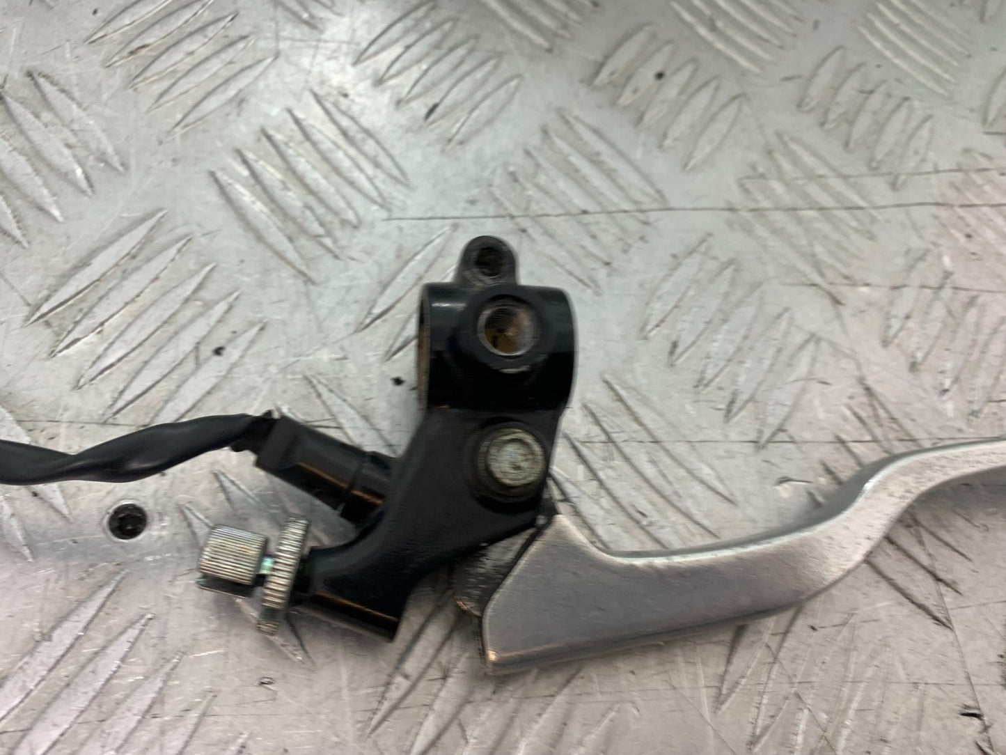 YAMAHA YBR125 YBR 125 CLUTCH LEVER AND BRACKET   YEAR 2010-2017 (CMB1252)