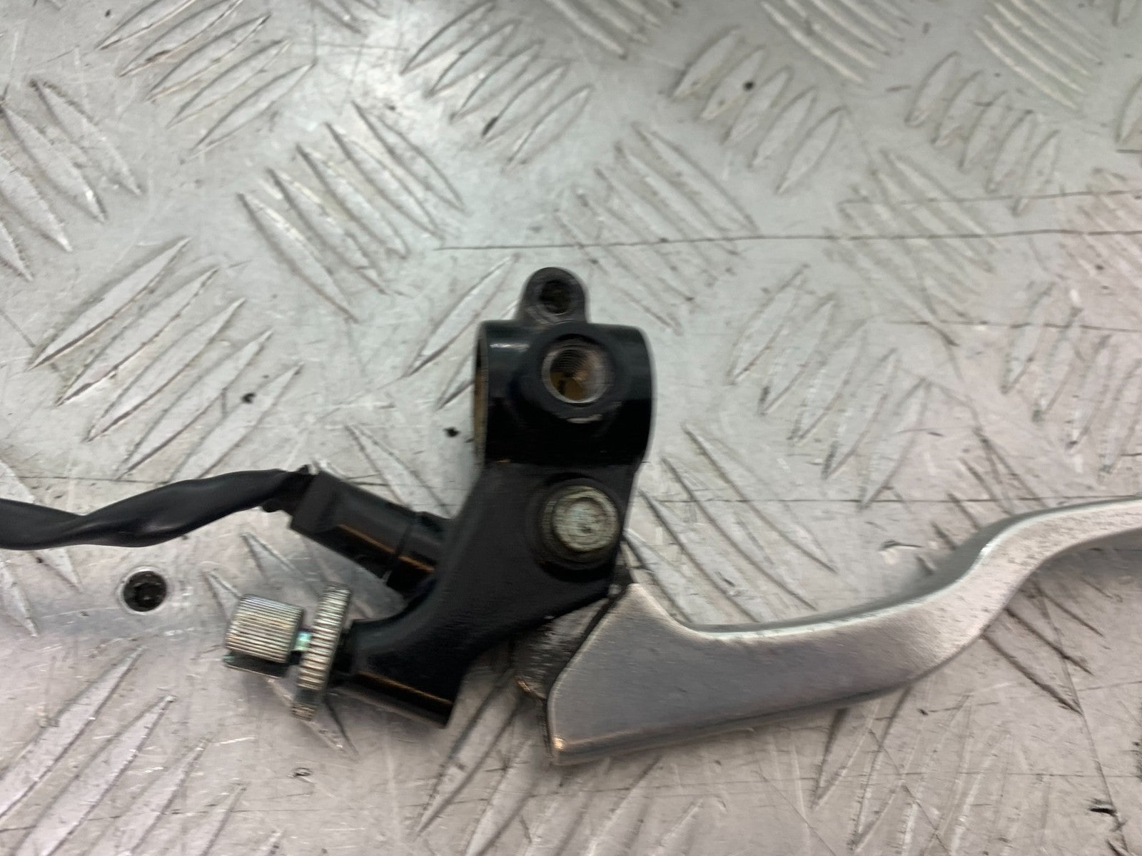 YAMAHA YBR125 YBR 125 CLUTCH LEVER AND BRACKET   YEAR 2010-2017 (CMB1252)