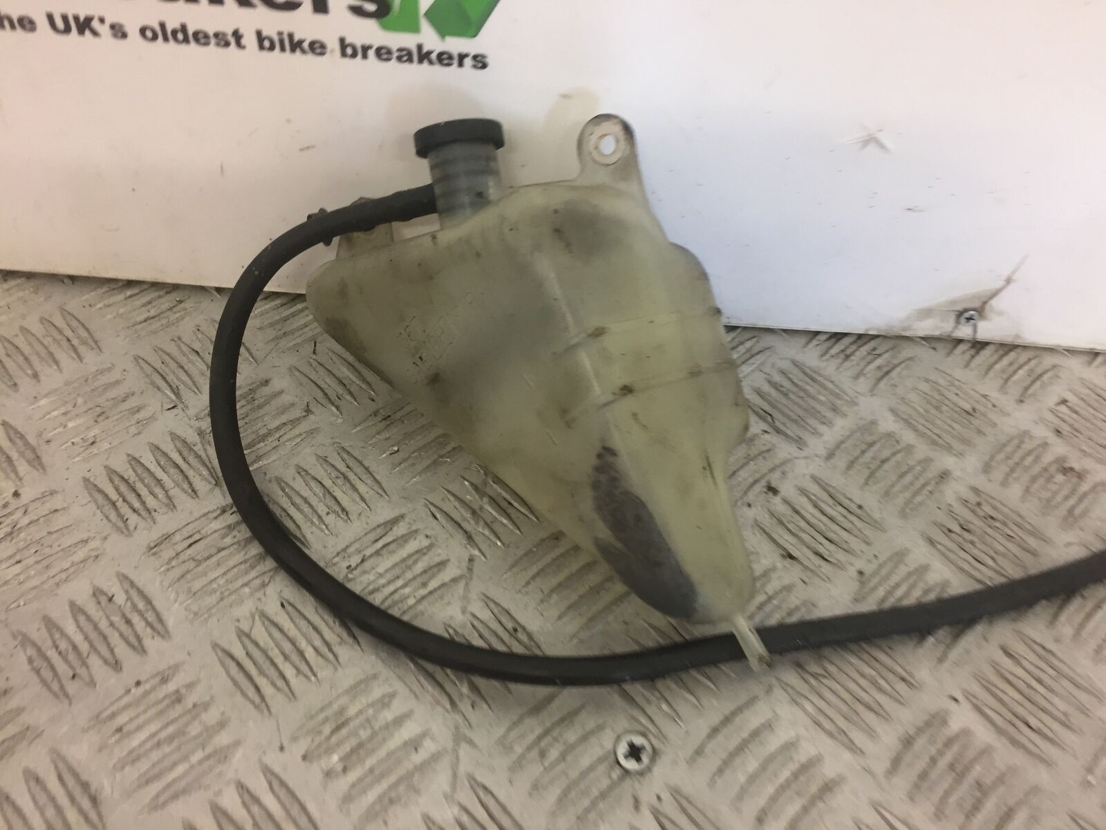 SUZUKI GSXR600 GSXR 600 COOLANT BOTTLE K1 K2 YEAR 2000