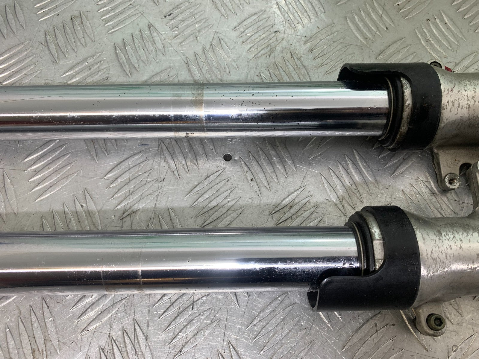 HONDA CBR1100 BLACKBIRD FORKS   YEAR 1999-2005 (CMB1232)
