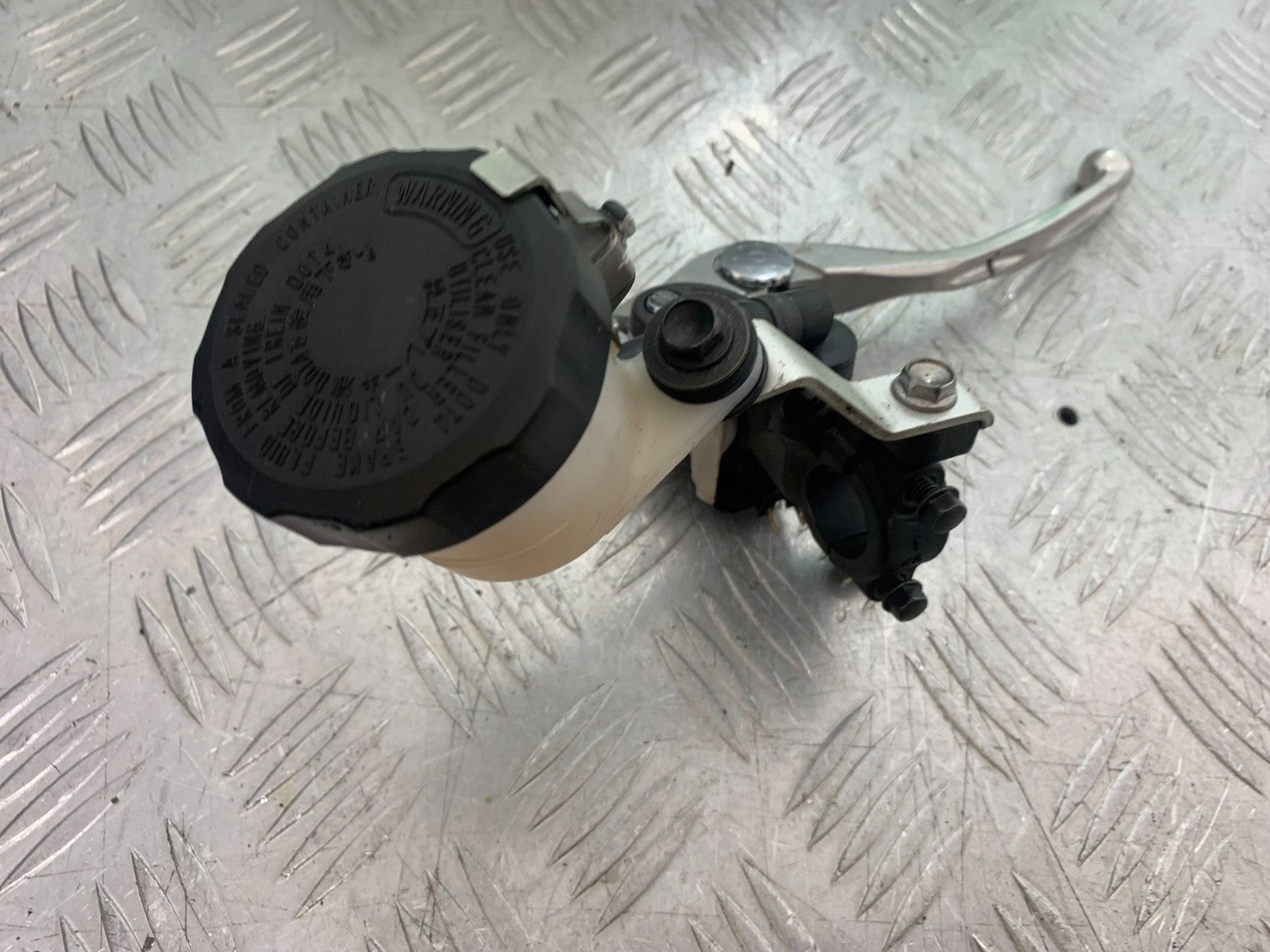 HONDA CBR1000 rr FIREBLADE FRONT MASTER CYLINDER    2012-2016 (CMB1280)