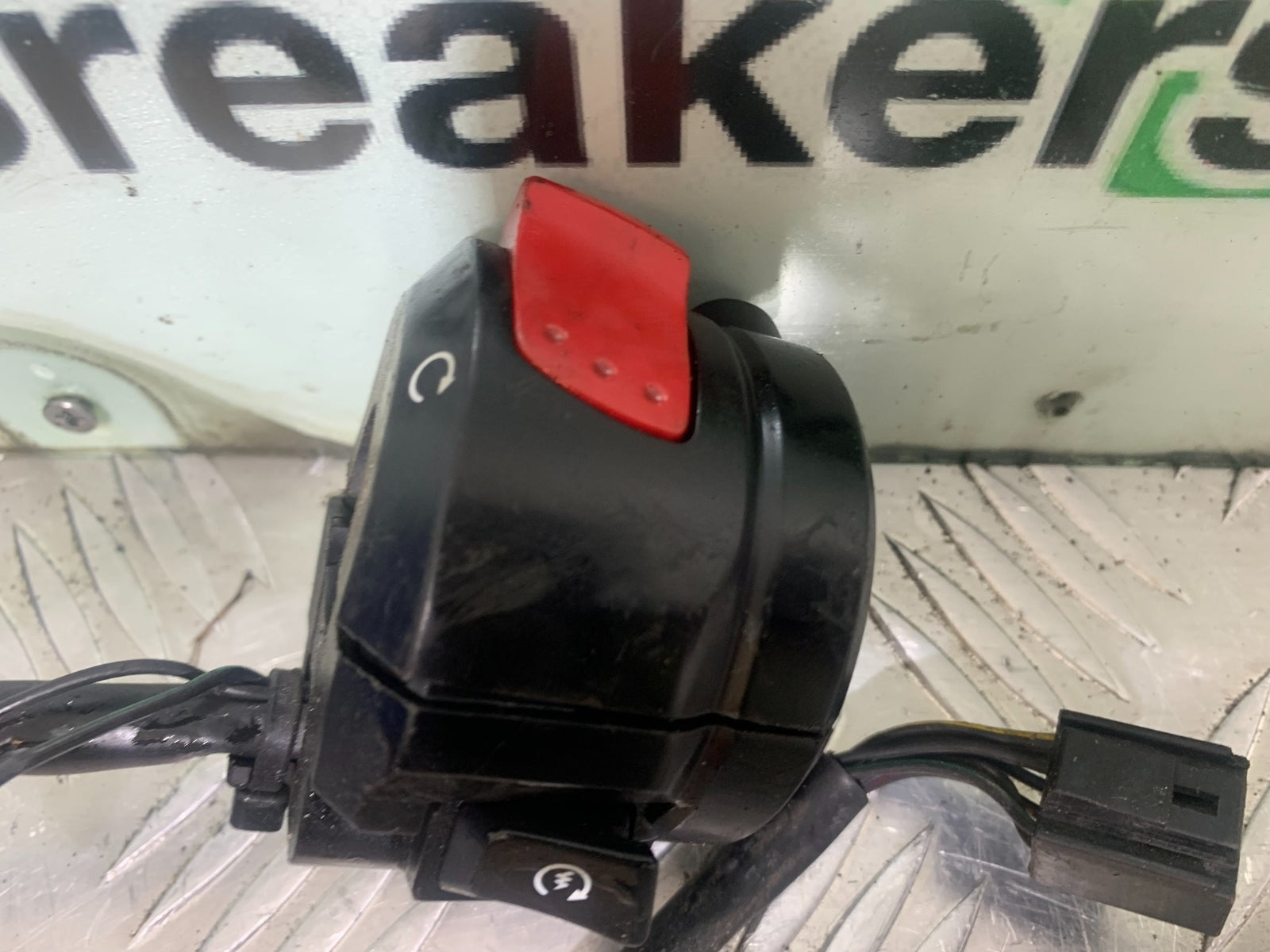 SUZUKI GSF650 GSF 650 RIGHT SWITCH GEAR YEAR 2007-2009  (CMB1161)