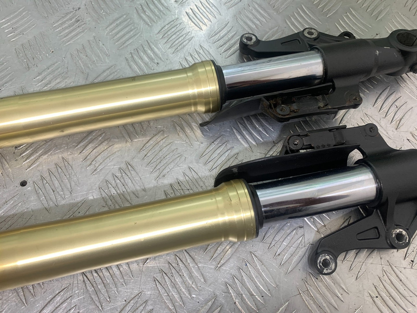 TRIUMPH 675 STREET TRIPLE FORKS  2013-2016 (CMB1186)
