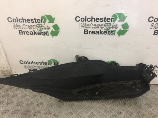 HONDA FORZA 125 RIGHT FOOTBOARD YEAR 2015 (STOCK 620)