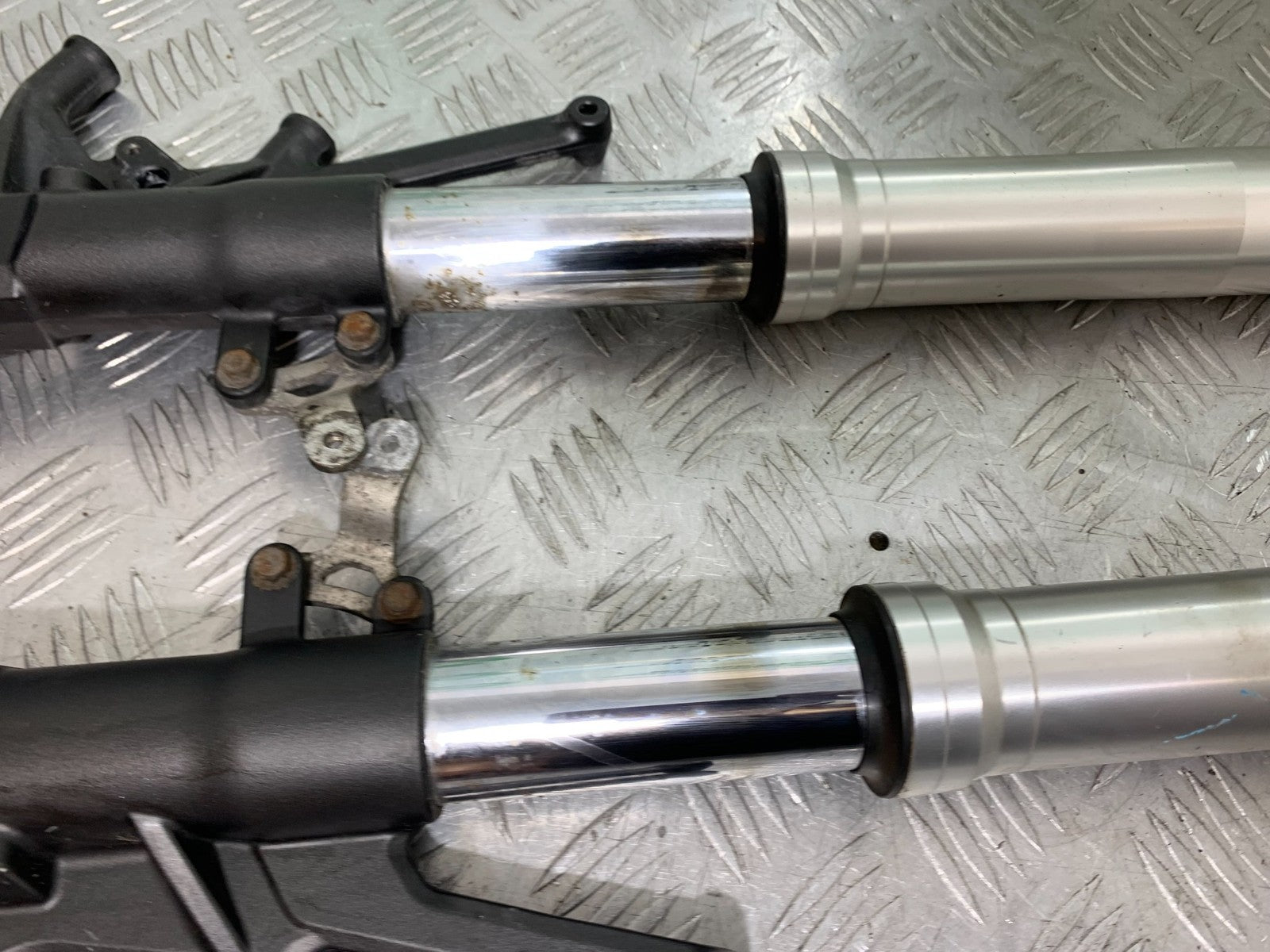 KAWASAKI GTR1400 GTR 1400 FORKS   YEAR 2007-2009 (CMB1306)