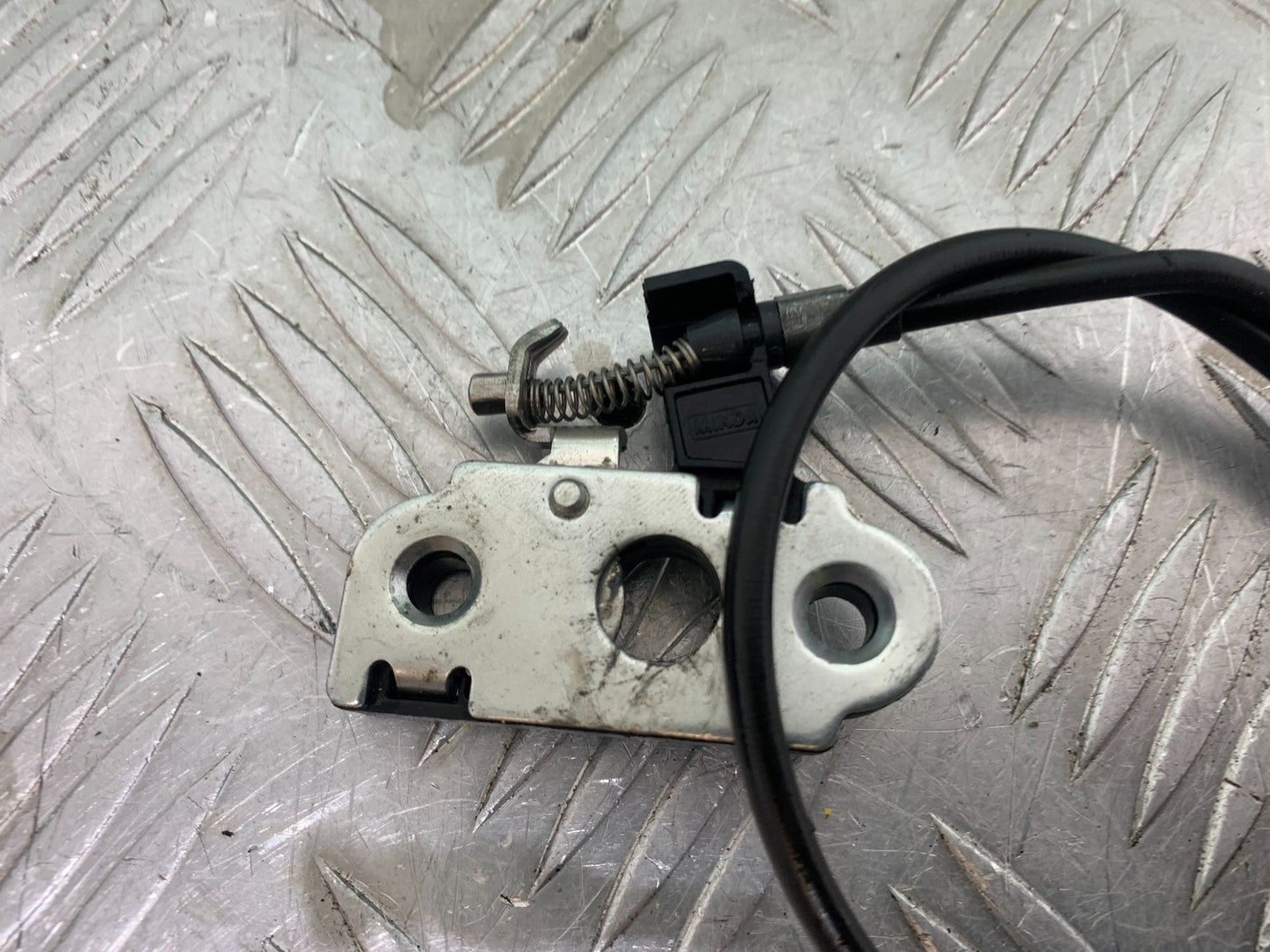 TRIUMPH TRIDENT 660 SEAT CATCH AND CABLE  YEAR 2021-2024 (CMB1148)
