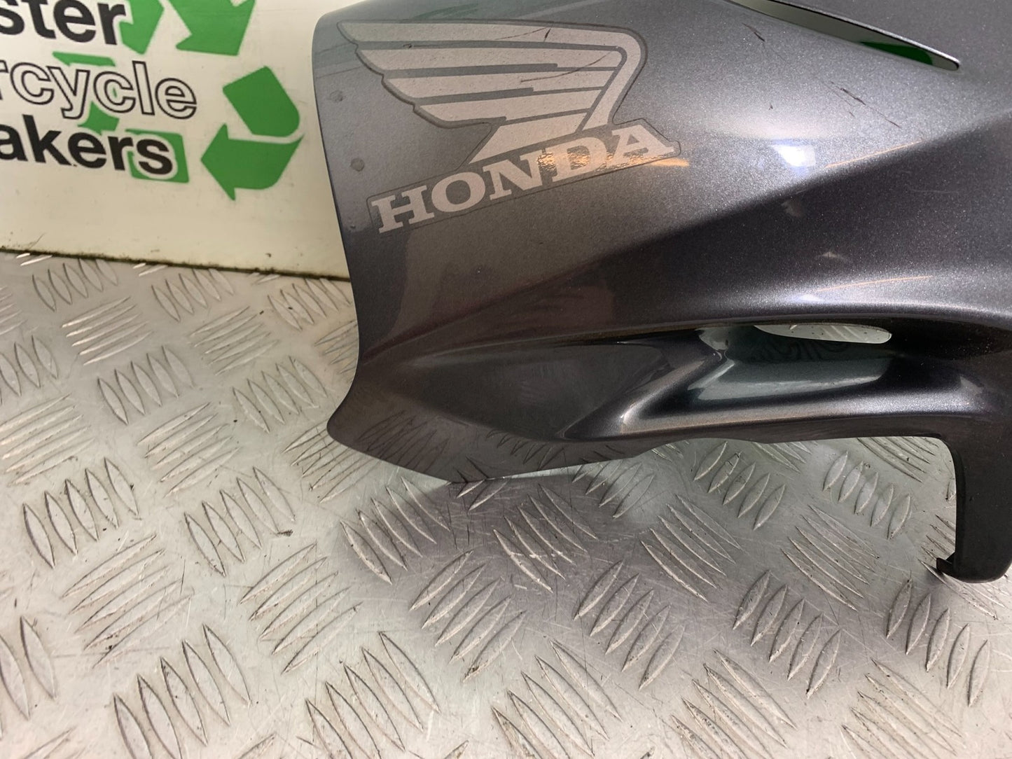 HONDA CBF600 CBF 600 RIGHT FAIRING  YEAR 2004-07  (CMB1305)
