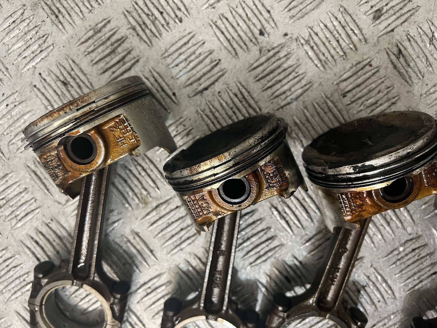 HONDA GL1800 GL 1800 CONRODS AND PISTONS  YEAR 2004 ABS (STOCK 890)