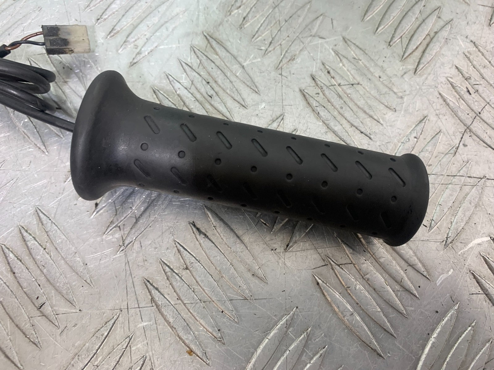 TRIUMPH 675 STREET TRIPLE 1 X HEATED GRIP  2013-2016 (CMB1186)