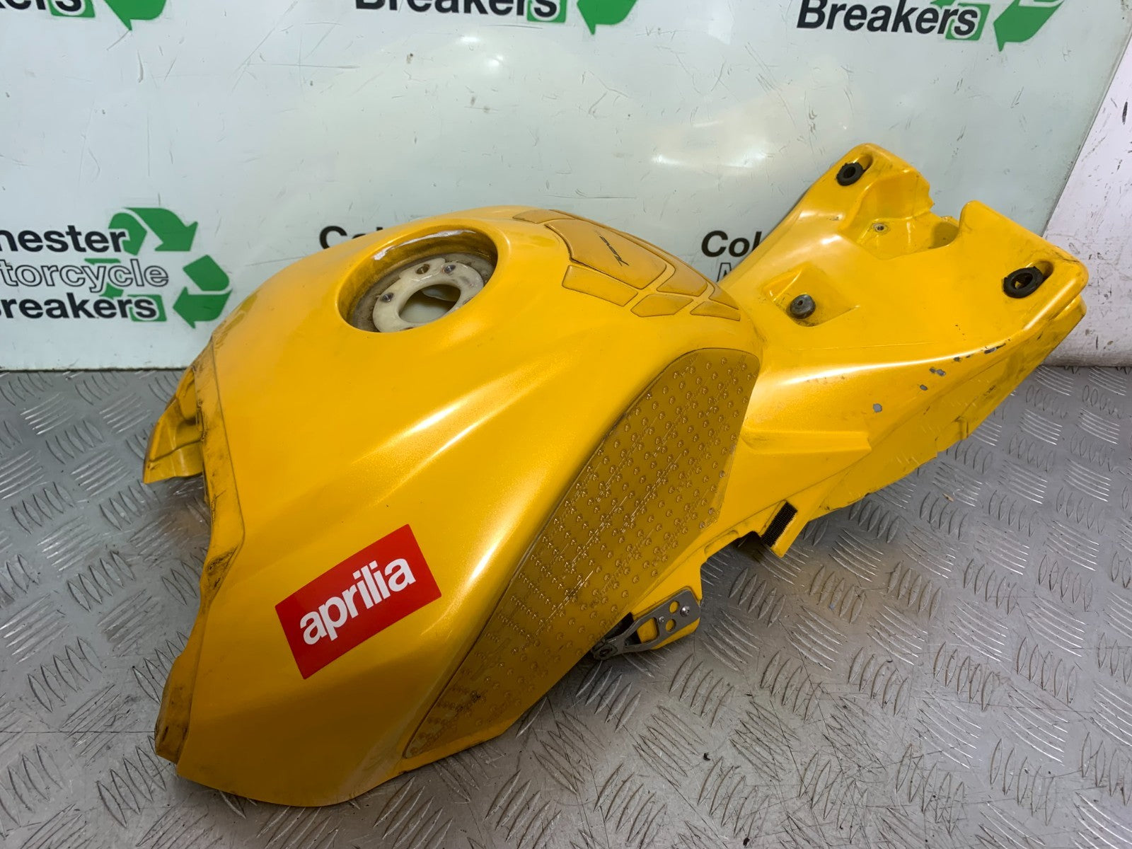 APRILIA TUONO 1000 V4R PETROL TANK   YEAR 2011-13  (CMB1331)