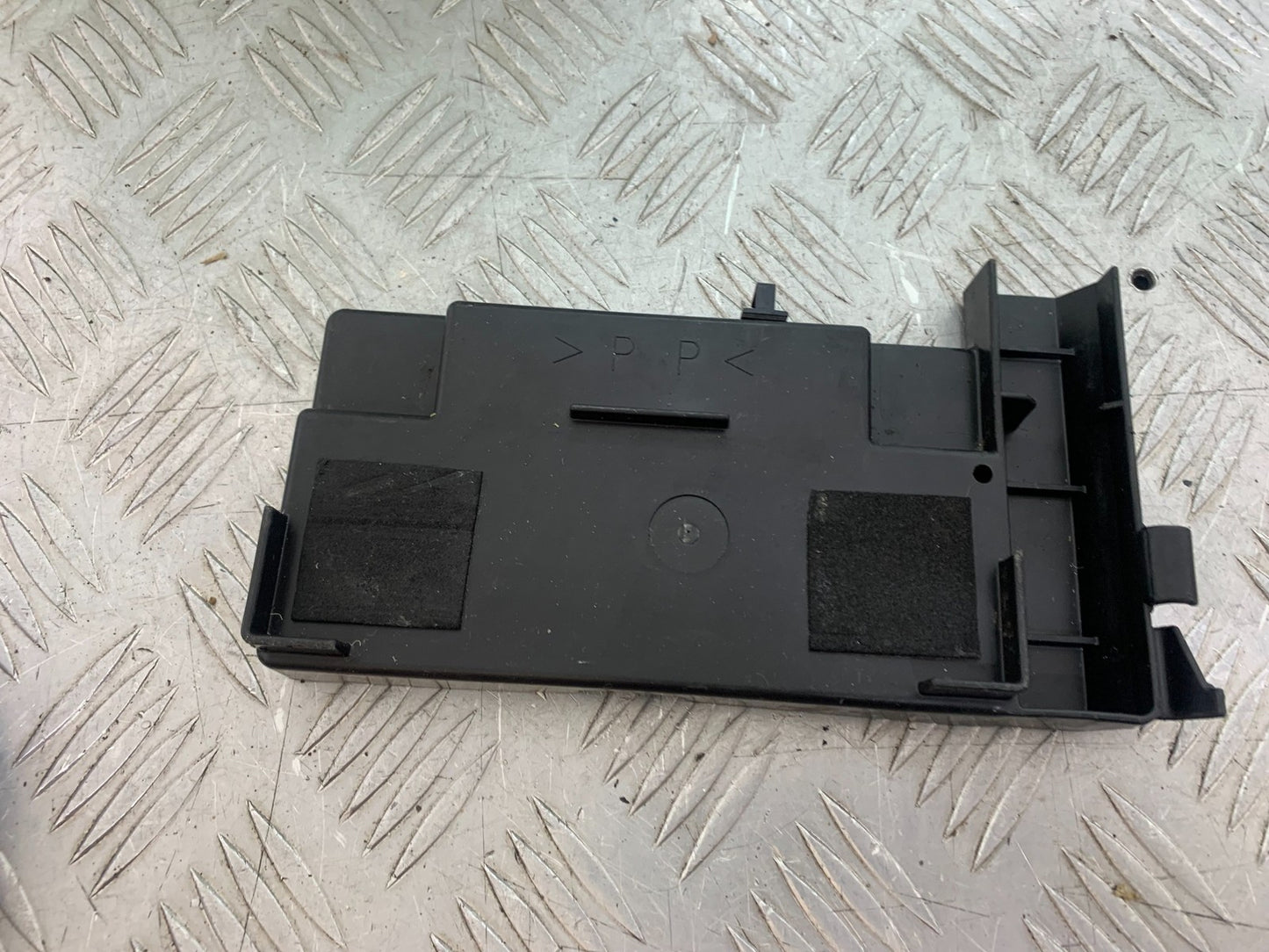YAMAHA XVS 1300 MIDNIGHT STAR BATTERY TRAY LID  YEAR 2007-16 (CMB1200)