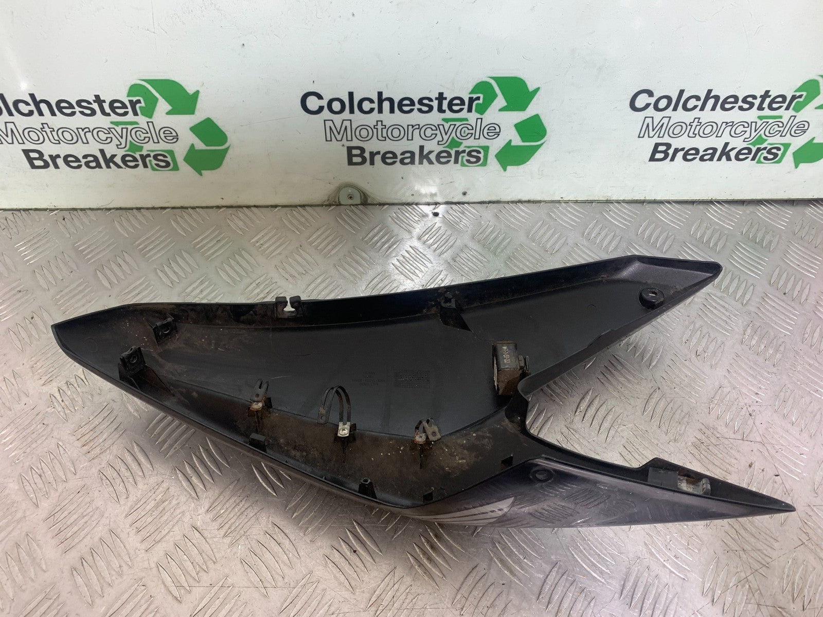 HONDA CBF125 CBF 125 LEFT FAIRING  YEAR 2009-14  (CMB1172)