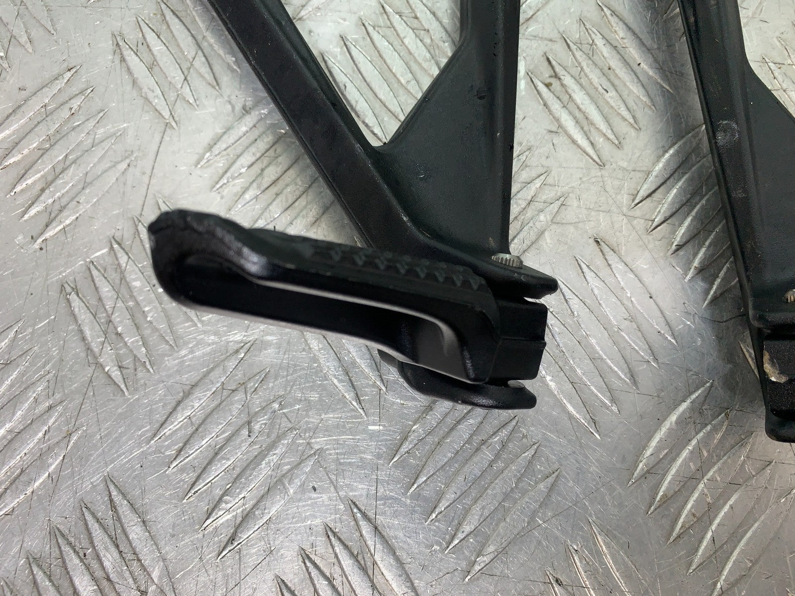KTM 1290 SUPER DUKE R REAR HANGERS AND PEGS    YEAR 2020-2024 (CMB1272)
