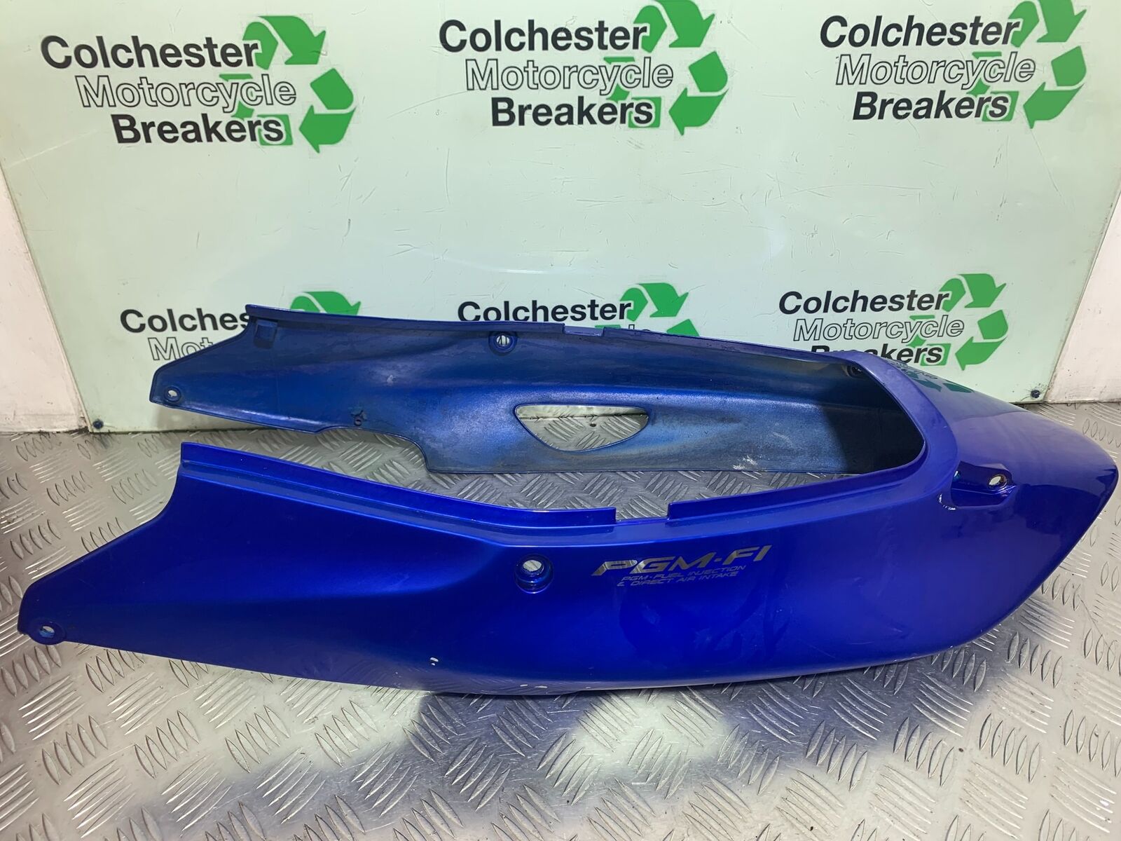 HONDA CBR1100 BLACKBIRD TAIL PIECE   YEAR 1999-2005 (CMB1103)