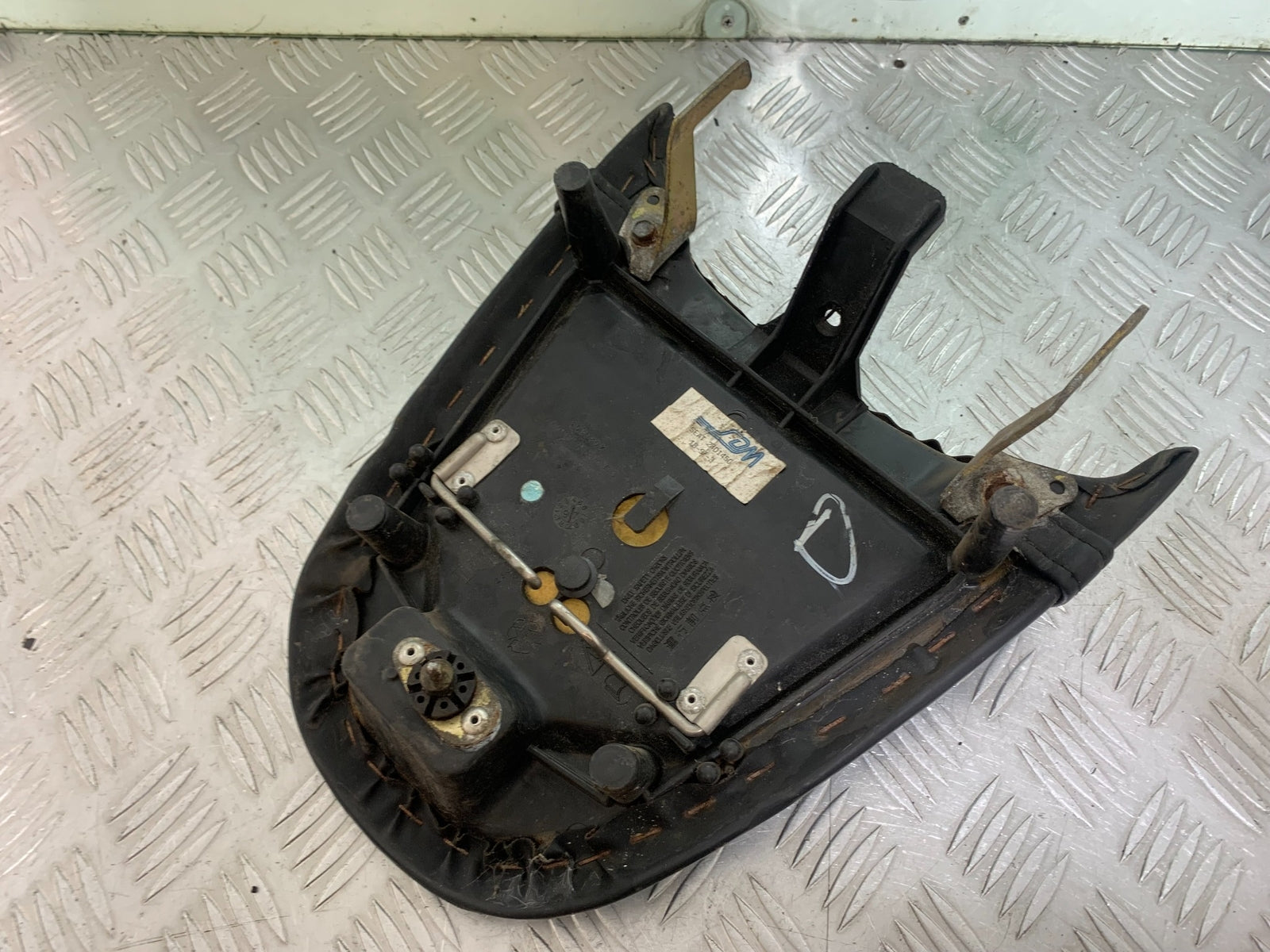 TRIUMPH T509 SPEED TRIPLE REAR SEAT YEAR 1997-1998 (CMB1144)
