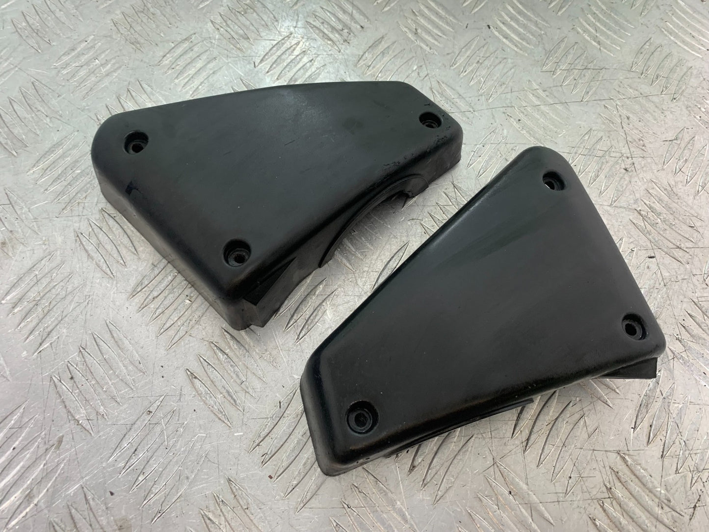 YAMAHA FZS600 FAZER 600 LEFT AND RIGHT AIRBOX COVERS   YEAR 1998-2001 (CMB1267)