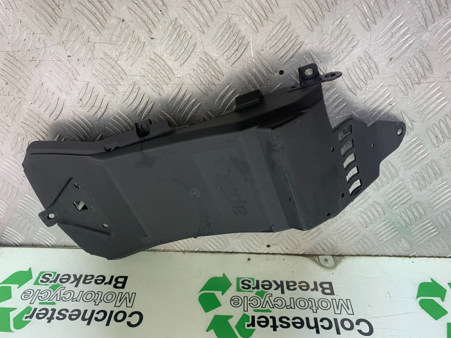 APRILIA TUONO 1000 V4 UNDERTRAY YEAR 2013-2014  (CMB1239)